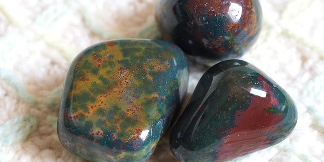 Gids voor het onderhoud en de verzorging van edelstenen sieraden